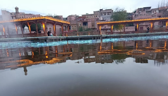 天山、戈壁、沙漠五一成人漫画與你在這裏相遇